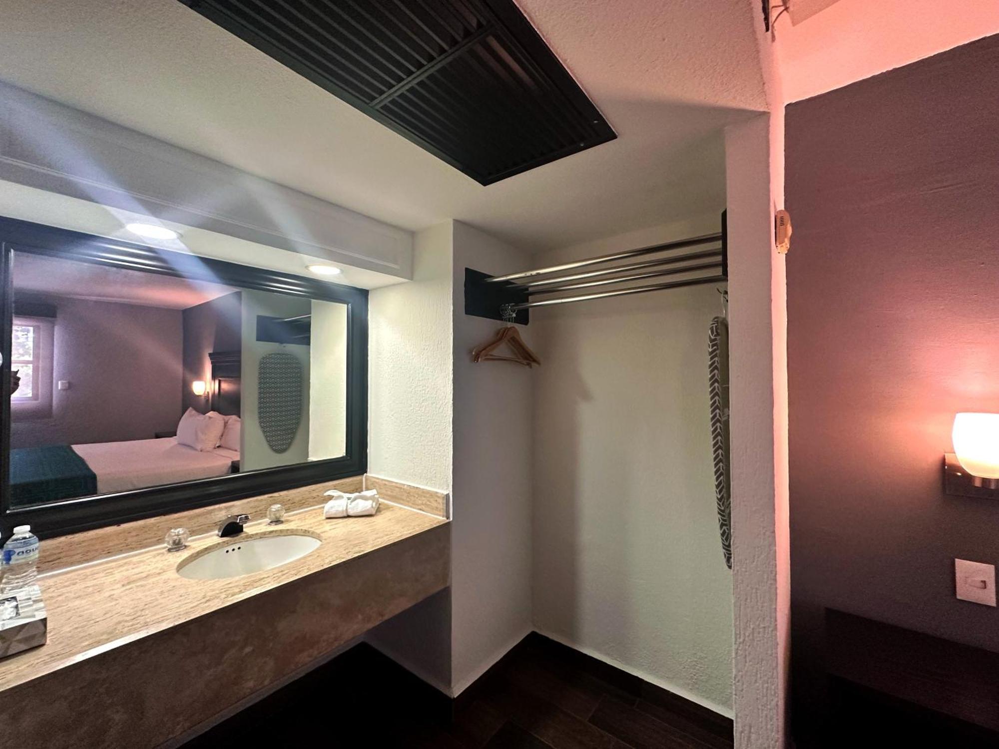 Hotel Inhouse Obregon à Ciudad Obregón Extérieur photo
