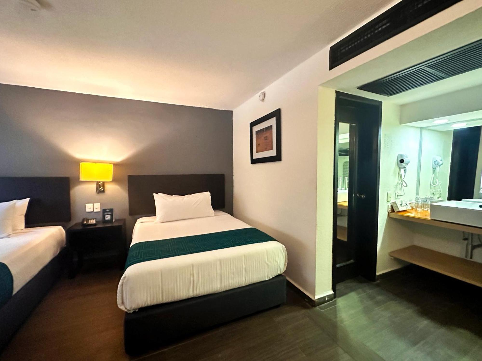 Hotel Inhouse Obregon à Ciudad Obregón Extérieur photo