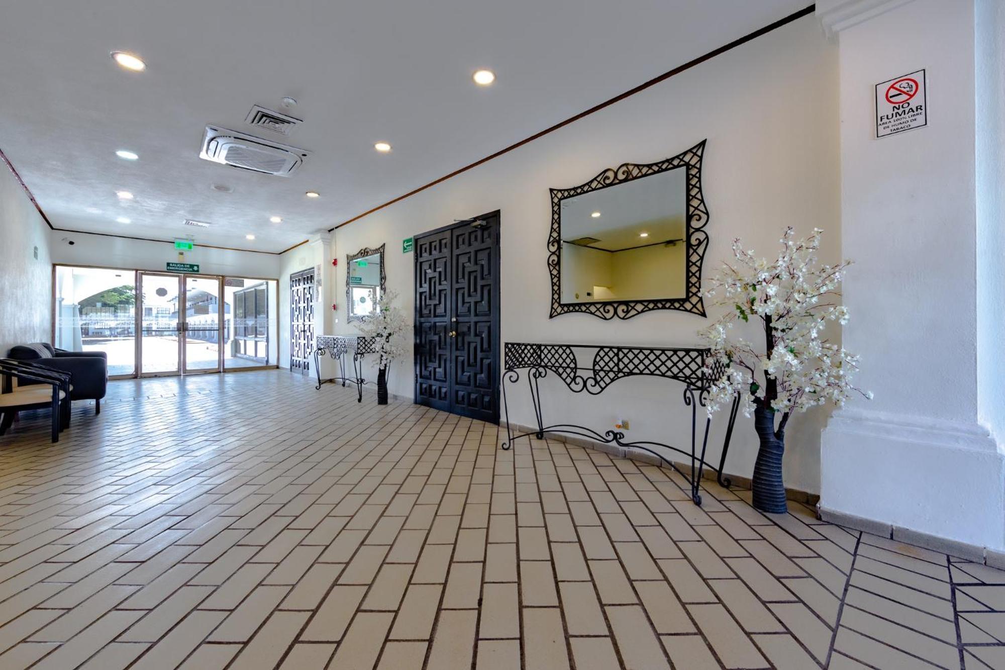 Hotel Inhouse Obregon à Ciudad Obregón Extérieur photo