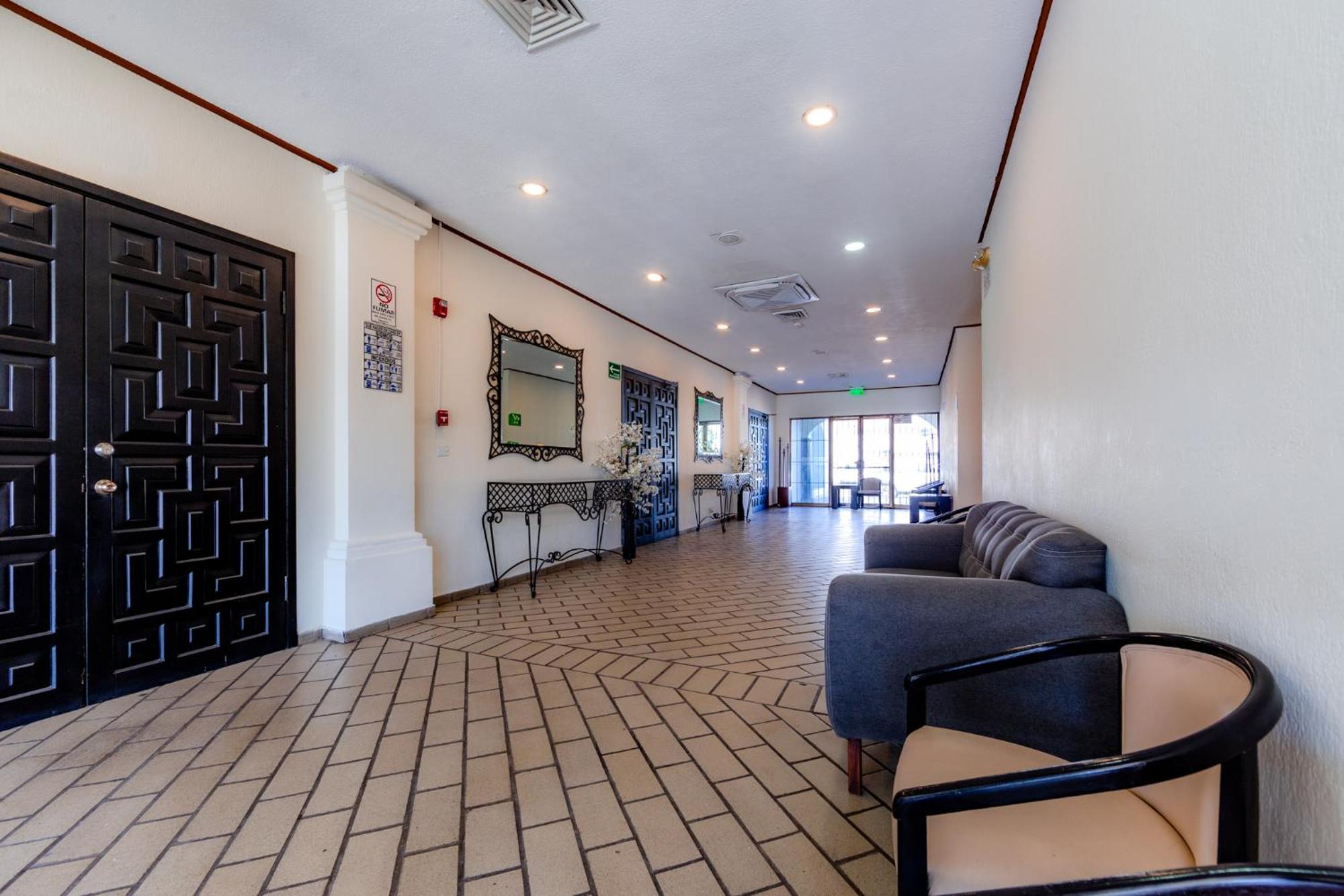 Hotel Inhouse Obregon à Ciudad Obregón Extérieur photo